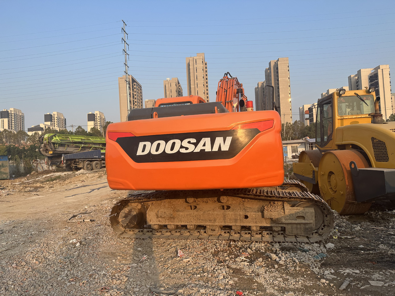 DOOSAN DX220 Crawler Excavator Good Condition - Pásové rýpadlo: obrázok 4 DOOSAN DX220 Crawler Excavator Good Condition - Pásové rýpadlo: obrázok 4