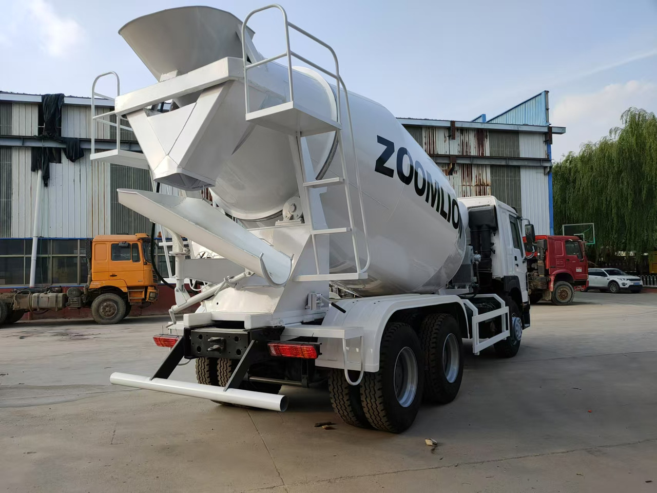 Leasing HOWO 371HP Concrete Mixer Truck Click for Discount HOWO 371HP Concrete Mixer Truck Click for Discount: obrázok 6 Leasing HOWO 371HP Concrete Mixer Truck Click for Discount HOWO 371HP Concrete Mixer Truck Click for Discount: obrázok 6