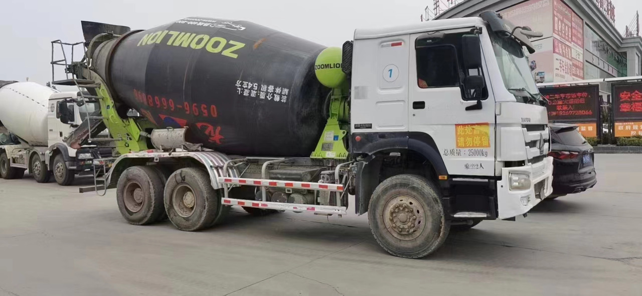 HOWO 6*4 Cement Mixer Truck - Domiešavač: obrázok 2 HOWO 6*4 Cement Mixer Truck - Domiešavač: obrázok 2