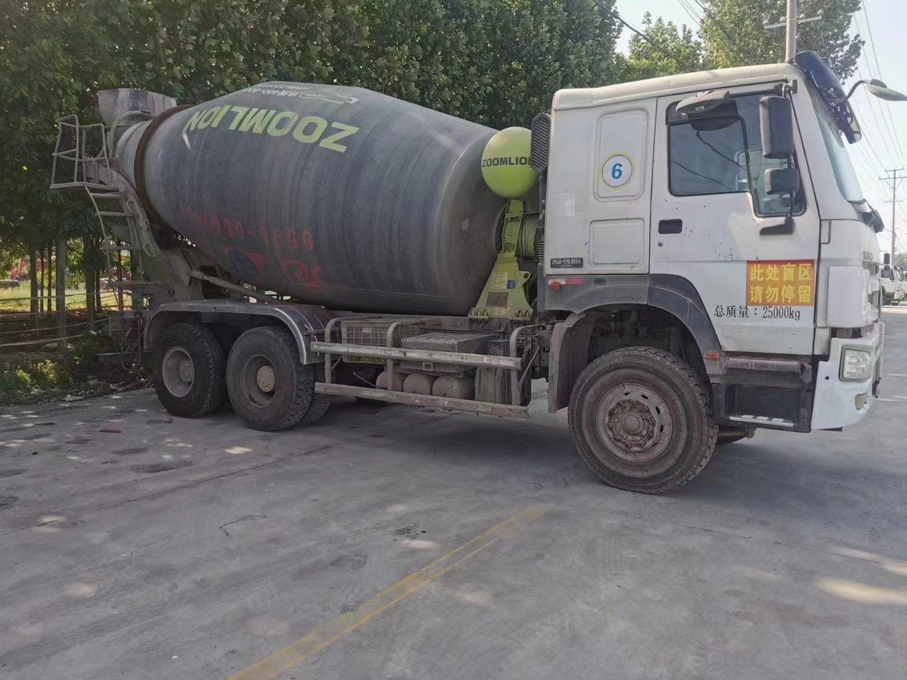HOWO 6*4 Cement Mixer Truck - Domiešavač: obrázok 4 HOWO 6*4 Cement Mixer Truck - Domiešavač: obrázok 4