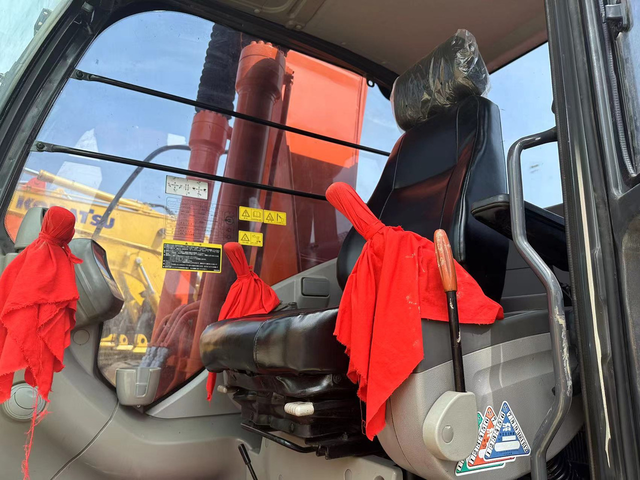 Hitachi ZX200 Excavator Click for Discount - Rýpadlo: obrázok 2 Hitachi ZX200 Excavator Click for Discount - Rýpadlo: obrázok 2