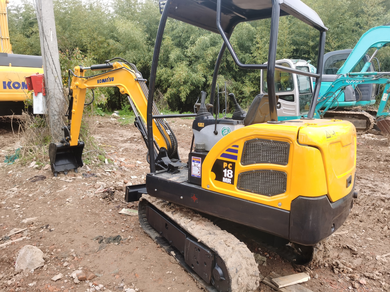 Pásové rýpadlo Komatsu PC18MR: obrázok 1
