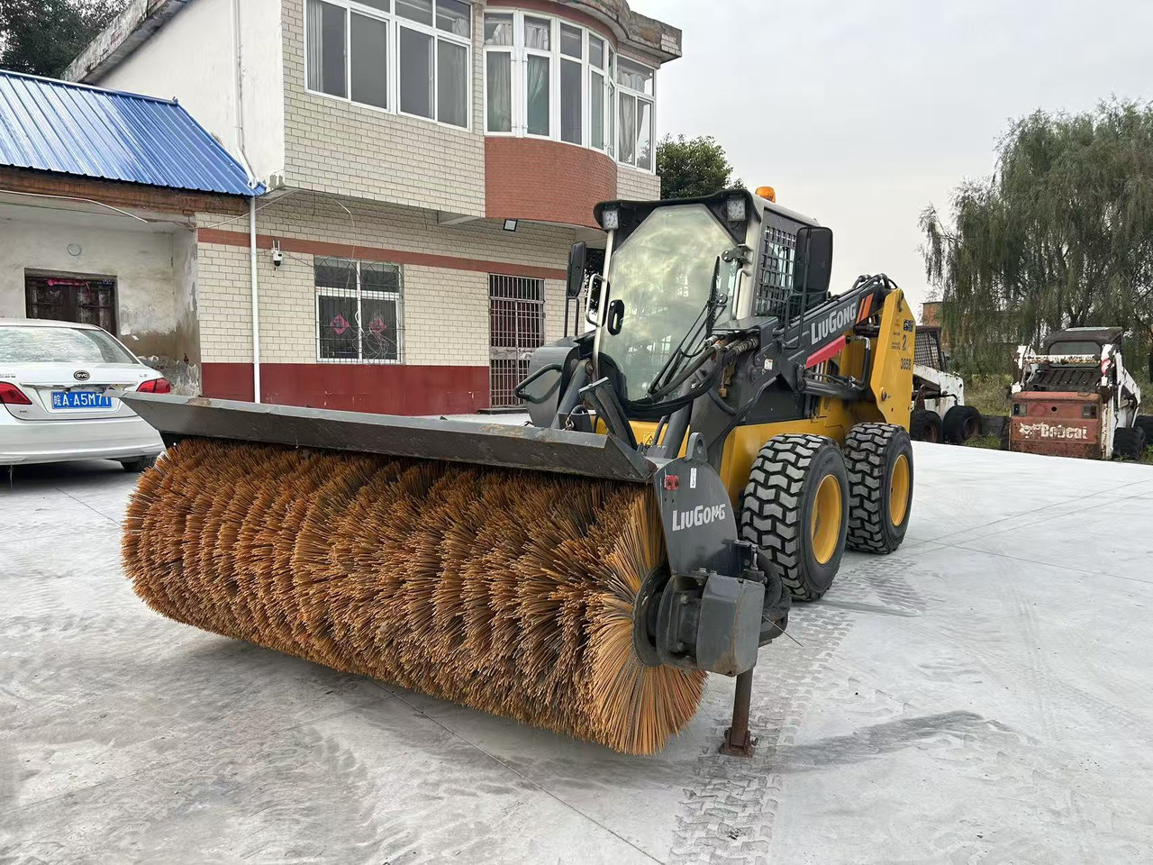 Liugong 385B Skid Steer Loader Click for Discount - Šmykom riadený nakladač: obrázok 2 Liugong 385B Skid Steer Loader Click for Discount - Šmykom riadený nakladač: obrázok 2