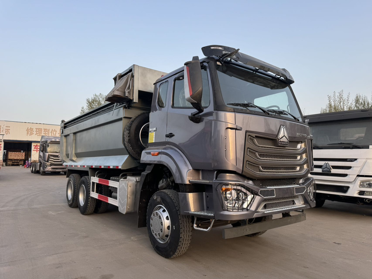 SINOTRUK HOWO NX430 6X4 - Nákladné auto: obrázok 4 SINOTRUK HOWO NX430 6X4 - Nákladné auto: obrázok 4