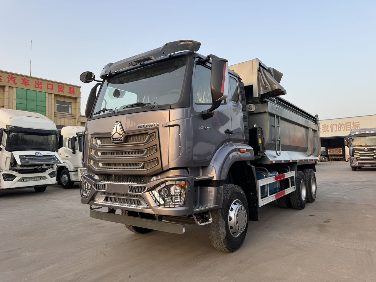 SINOTRUK HOWO NX430 6X4 - Nákladné auto: obrázok 2 SINOTRUK HOWO NX430 6X4 - Nákladné auto: obrázok 2