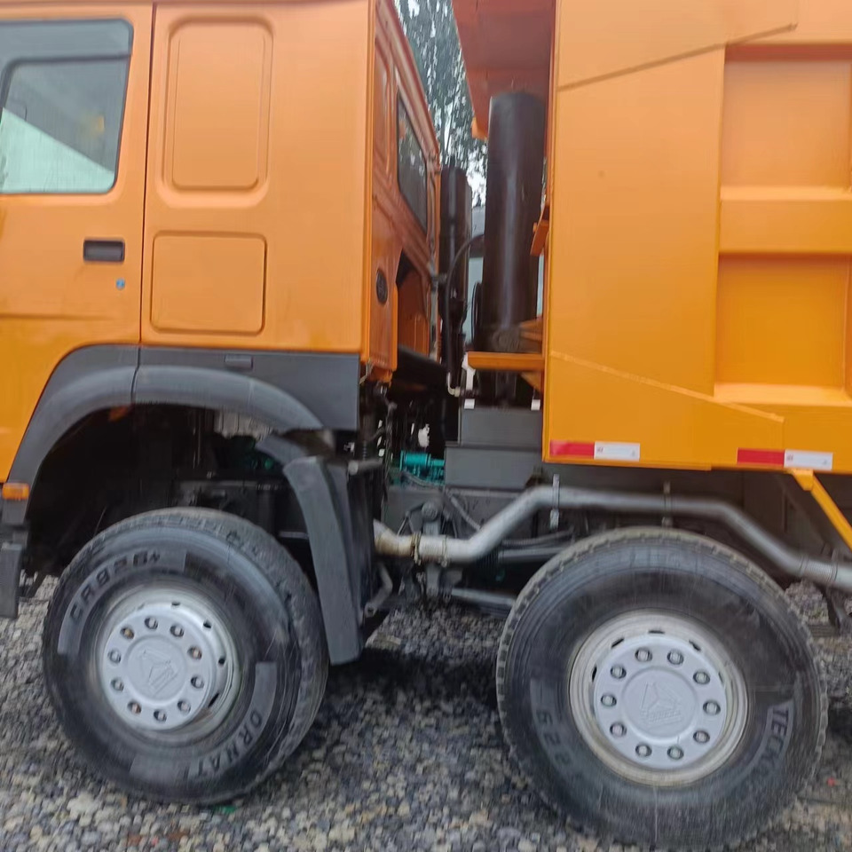 SINOTRUK 8x4 HOWO Dump Truck Click for Discount - Sklápač: obrázok 5 SINOTRUK 8x4 HOWO Dump Truck Click for Discount - Sklápač: obrázok 5