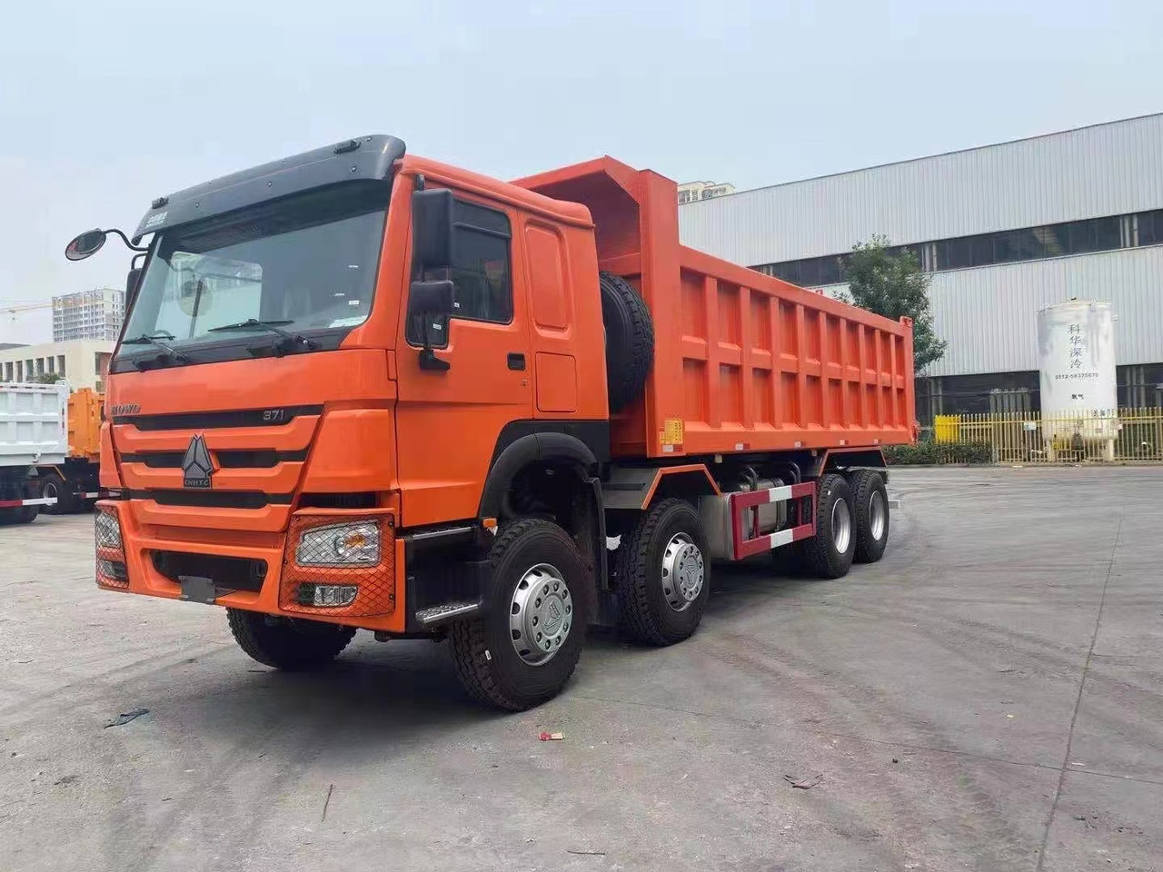 SINOTRUK HOWO 371 8X4 - Sklápač: obrázok 5 SINOTRUK HOWO 371 8X4 - Sklápač: obrázok 5