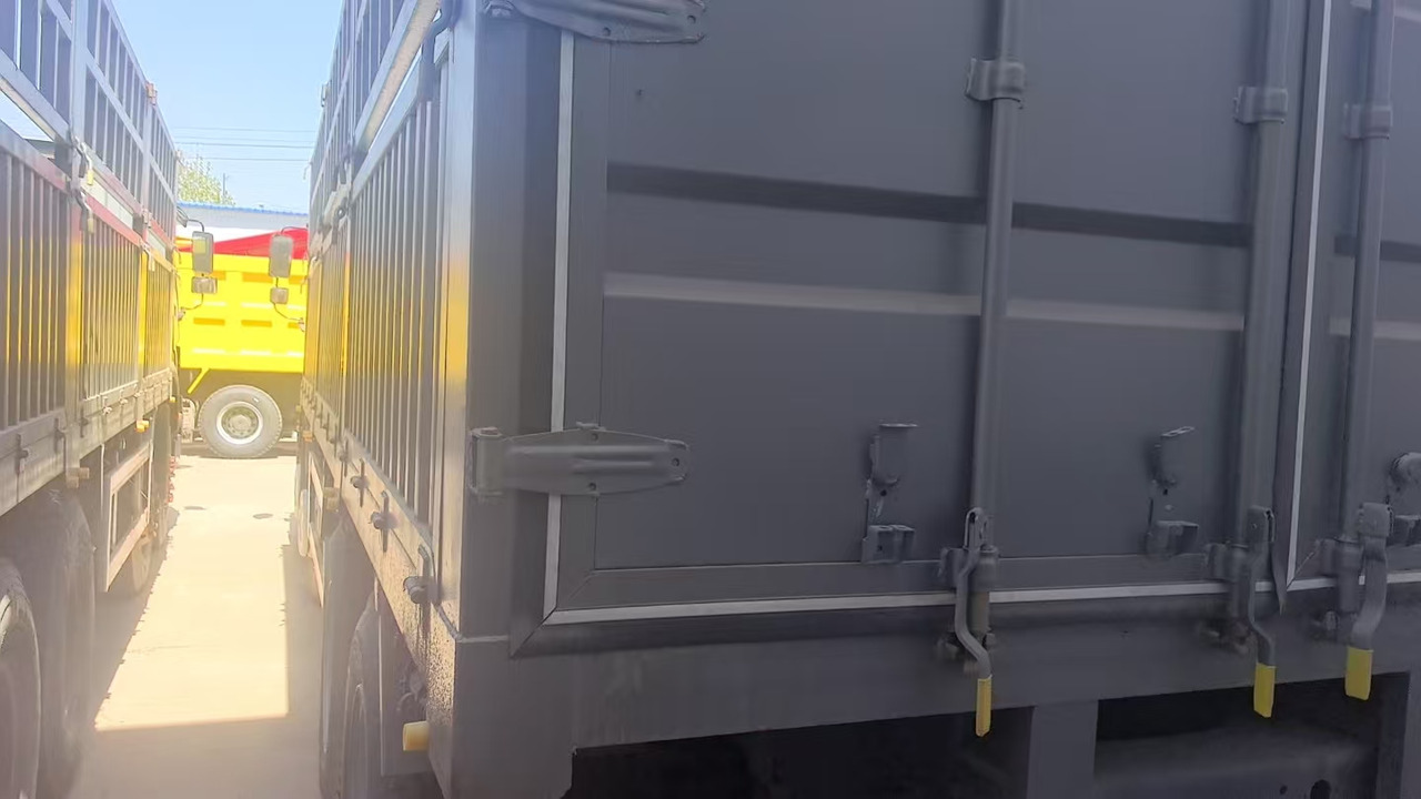SINOTRUK HOWO 371 8X4 - Sklápač: obrázok 2 SINOTRUK HOWO 371 8X4 - Sklápač: obrázok 2