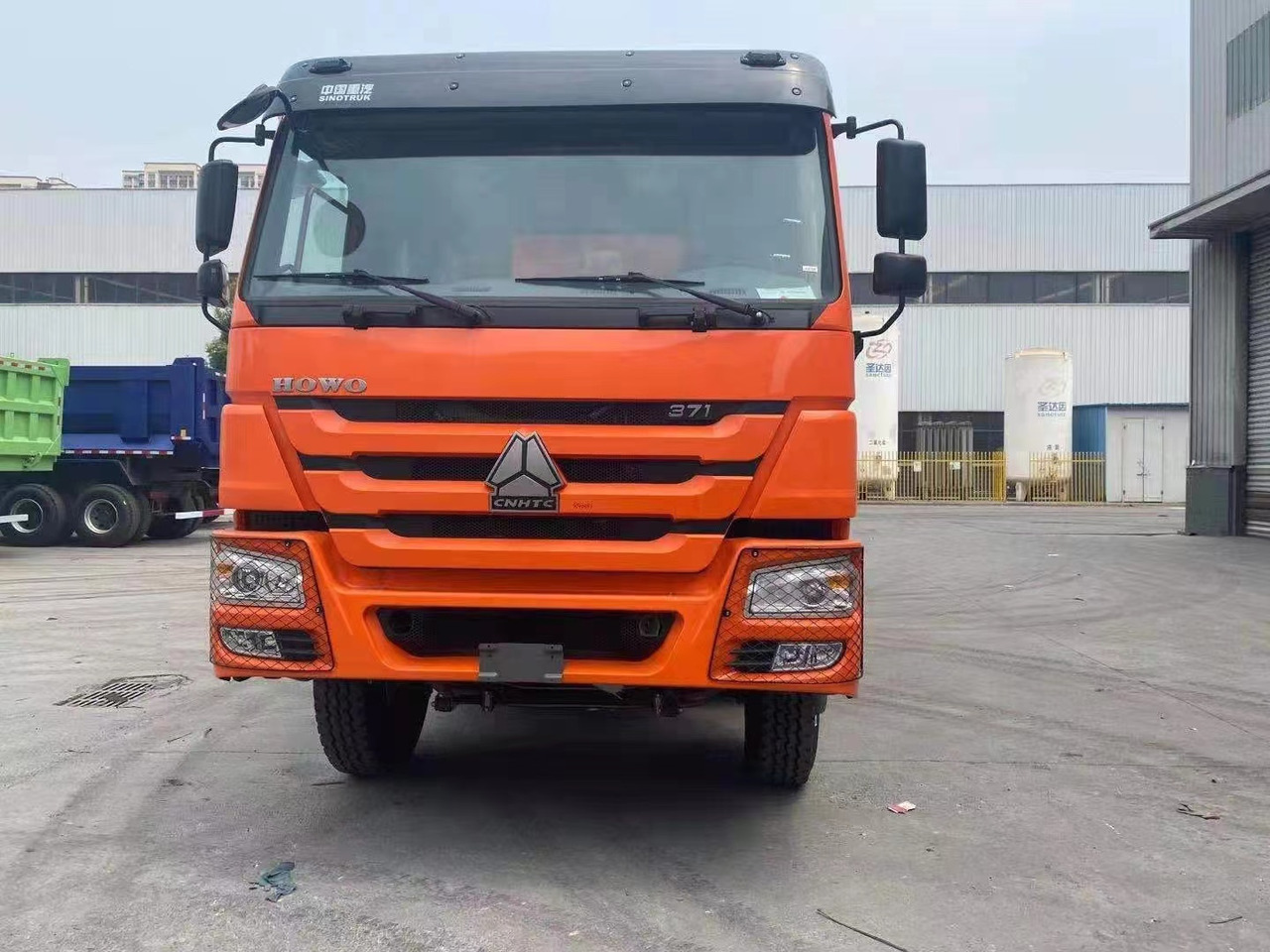 SINOTRUK HOWO 371 8X4 - Sklápač: obrázok 2 SINOTRUK HOWO 371 8X4 - Sklápač: obrázok 2