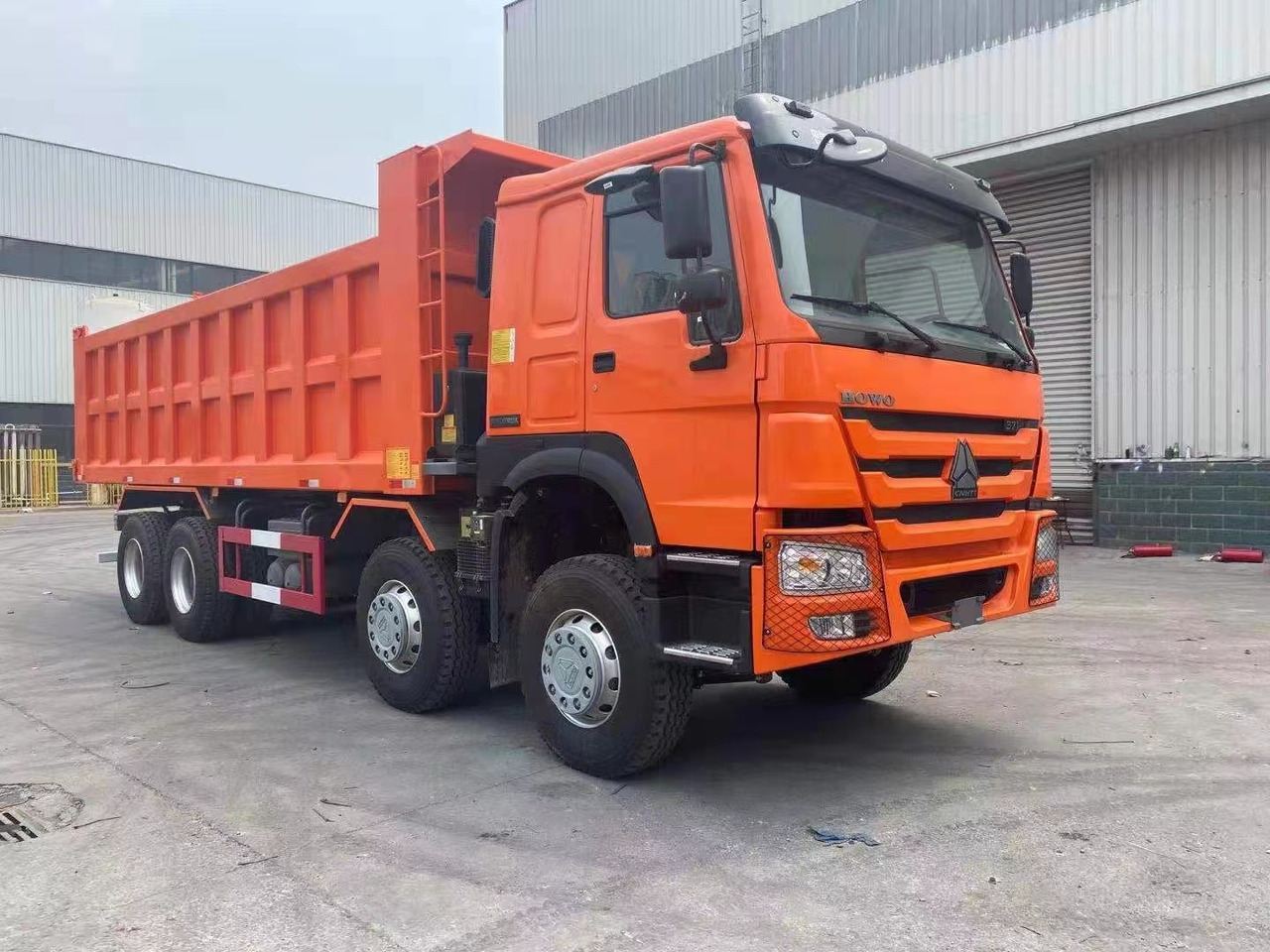 SINOTRUK HOWO 371 8X4 - Sklápač: obrázok 1 SINOTRUK HOWO 371 8X4 - Sklápač: obrázok 1