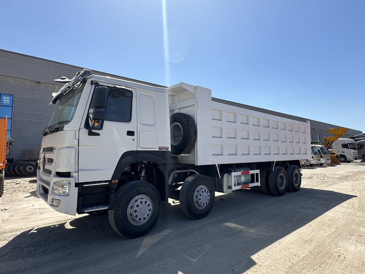 SINOTRUK HOWO 400 8X4 - Sklápač: obrázok 1 SINOTRUK HOWO 400 8X4 - Sklápač: obrázok 1