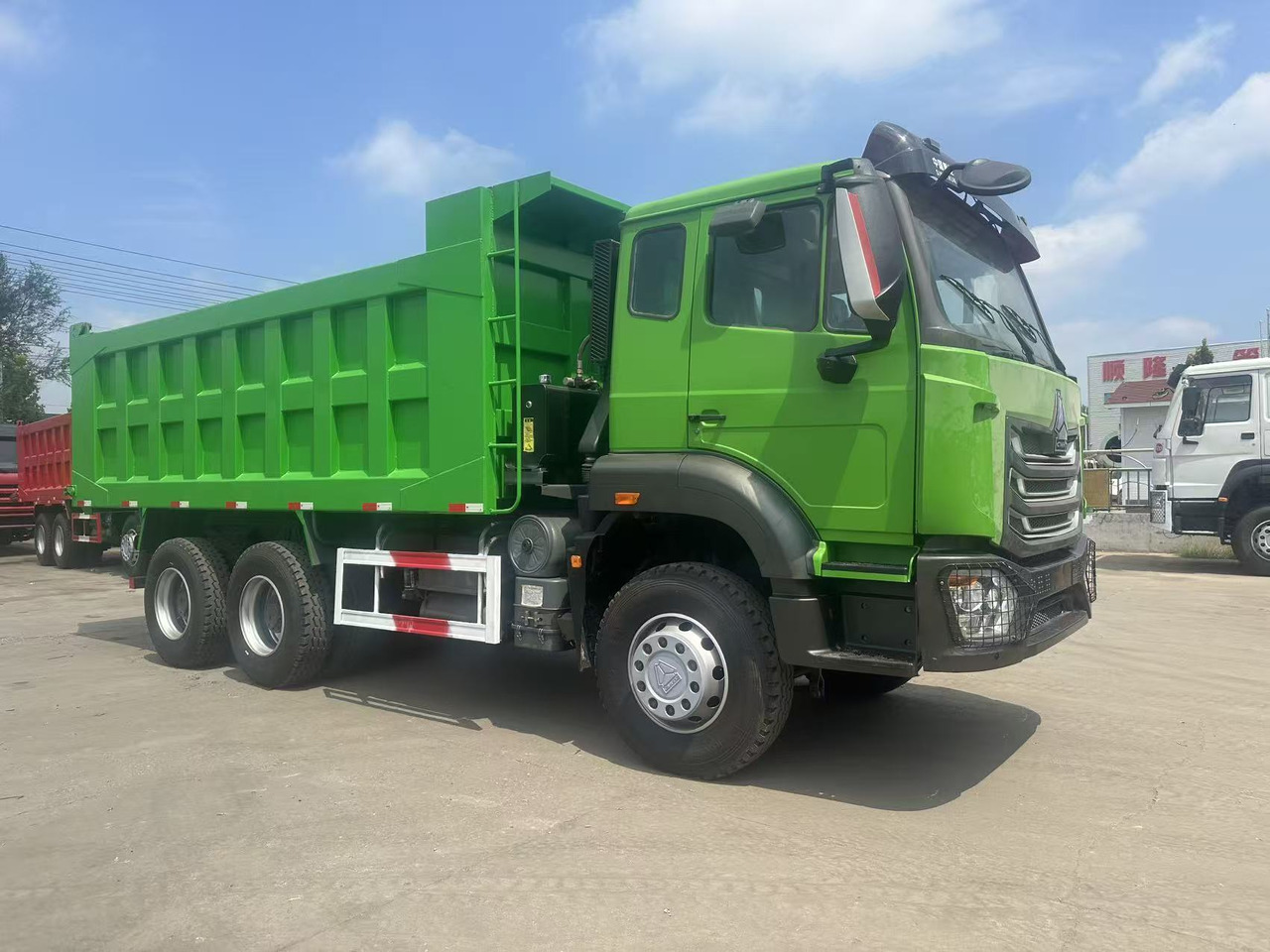 SINOTRUK HOWO 6x4 Dump Truck Click for Discount - Sklápač: obrázok 3 SINOTRUK HOWO 6x4 Dump Truck Click for Discount - Sklápač: obrázok 3