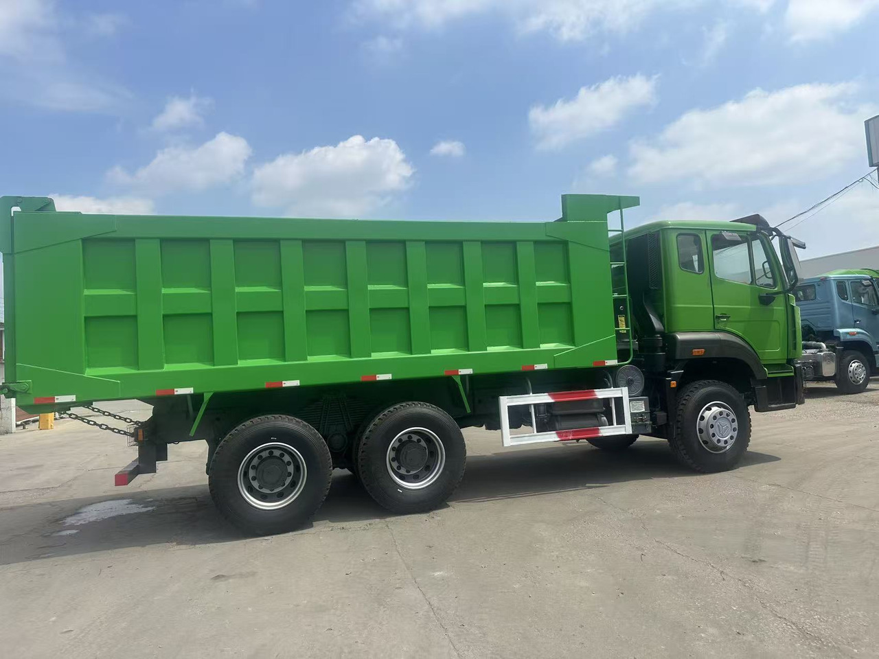 SINOTRUK HOWO 6x4 Dump Truck Click for Discount - Sklápač: obrázok 5 SINOTRUK HOWO 6x4 Dump Truck Click for Discount - Sklápač: obrázok 5