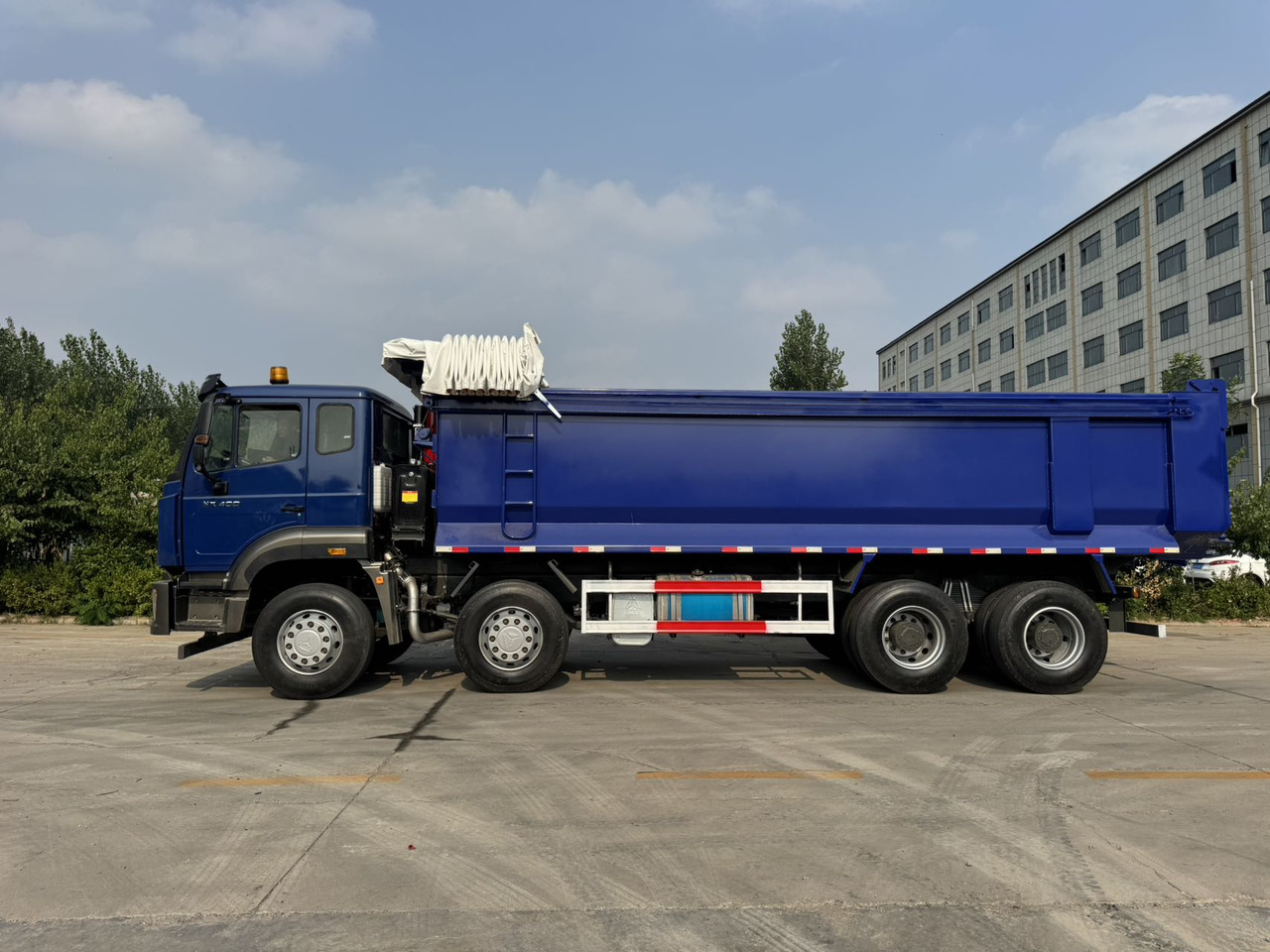 SINOTRUK HOWO Dump Truck 8x4 Click for Discount - Sklápač: obrázok 5 SINOTRUK HOWO Dump Truck 8x4 Click for Discount - Sklápač: obrázok 5