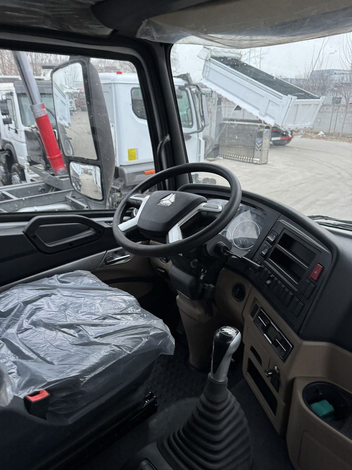 SINOTRUK NX400 8X4 - Sklápač: obrázok 4 SINOTRUK NX400 8X4 - Sklápač: obrázok 4