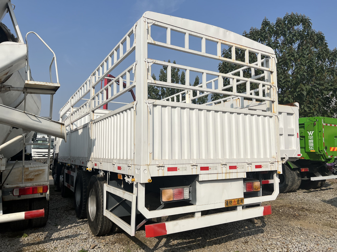 SINOTRUK howo 375 8x4 - Sklápač: obrázok 5 SINOTRUK howo 375 8x4 - Sklápač: obrázok 5