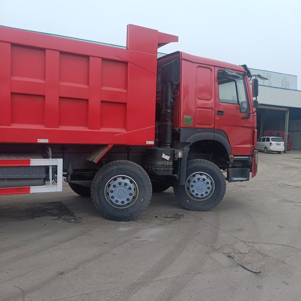 SINOTRUK howo 8x4 - Sklápač: obrázok 3 SINOTRUK howo 8x4 - Sklápač: obrázok 3