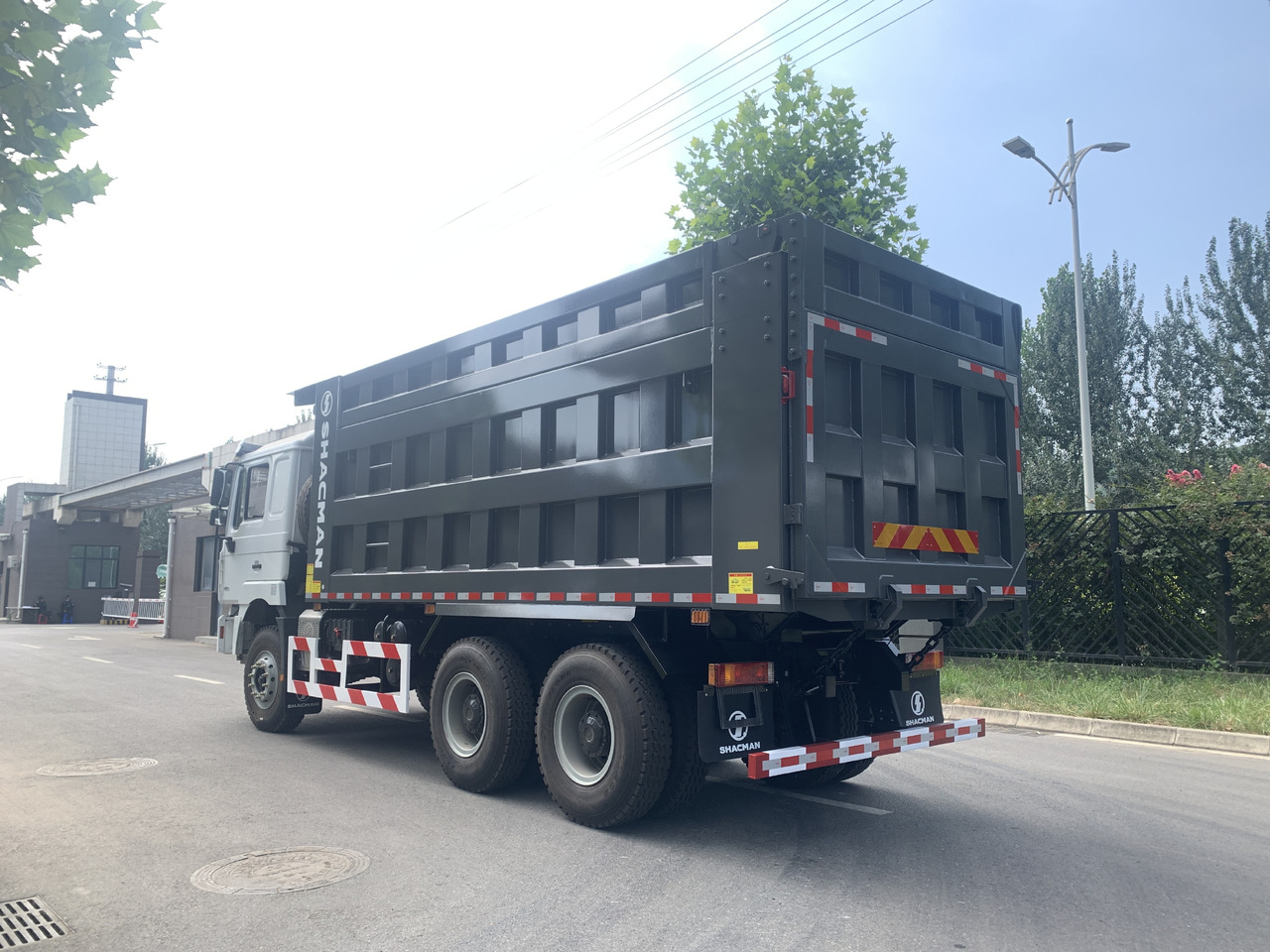 Shacman 6*4 Dump Truck New Brand Click for Discount - Sklápač: obrázok 2 Shacman 6*4 Dump Truck New Brand Click for Discount - Sklápač: obrázok 2