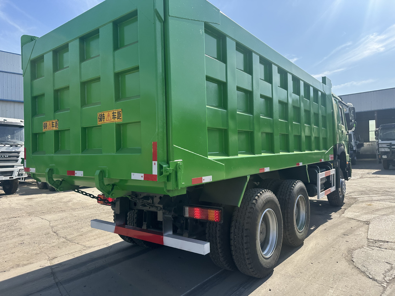 Sinotruck 6x4 HOWO Dump Truck Clcik for Discount - Sklápač: obrázok 3 Sinotruck 6x4 HOWO Dump Truck Clcik for Discount - Sklápač: obrázok 3