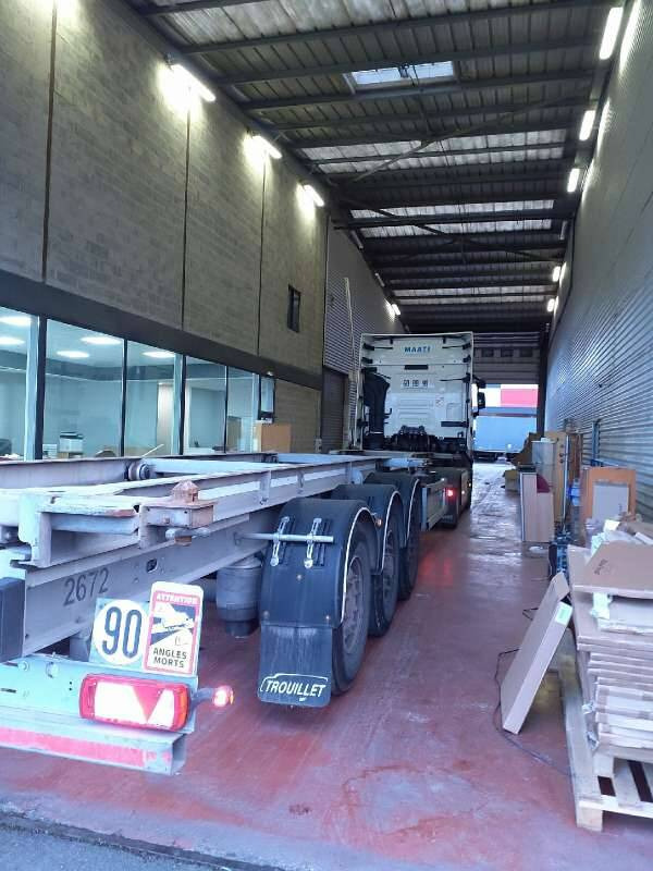 Semi-remorque 3 Essieux 38 TONNES CHARIOT COULISSANT - Náves preprava kontajnerov/ Výmenná nadstavba: obrázok 4 Semi-remorque 3 Essieux 38 TONNES CHARIOT COULISSANT - Náves preprava kontajnerov/ Výmenná nadstavba: obrázok 4