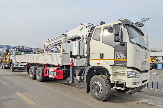 FAW FAW Truck Mounted Crane with Hydraulic Boom for Sale in Kuwait - Auto s hydraulickou rukou: obrázok 1 FAW FAW Truck Mounted Crane with Hydraulic Boom for Sale in Kuwait - Auto s hydraulickou rukou: obrázok 1