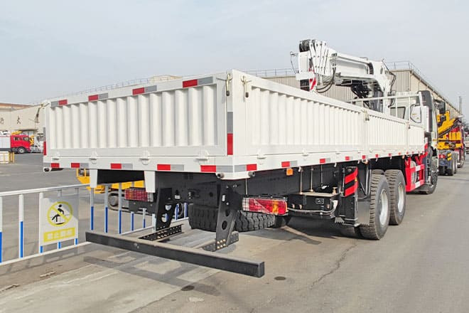 FAW FAW Truck Mounted Crane with Hydraulic Boom for Sale in Kuwait - Auto s hydraulickou rukou: obrázok 3 FAW FAW Truck Mounted Crane with Hydraulic Boom for Sale in Kuwait - Auto s hydraulickou rukou: obrázok 3