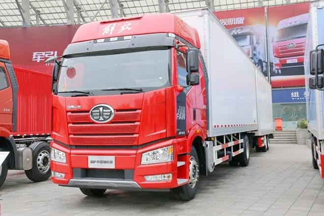 FAW Faw J6P Box Truck 4X2 for Sale in Sierra Leone - Skříňový nákladní auto: obrázok 1 FAW Faw J6P Box Truck 4X2 for Sale in Sierra Leone - Skříňový nákladní auto: obrázok 1