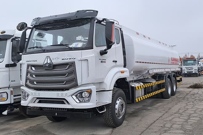 SINOTRUK Howo 380 Petrol Tanker Truck Price for Sale in Sierra Leone - Cisternové vozidlo: obrázok 4 SINOTRUK Howo 380 Petrol Tanker Truck Price for Sale in Sierra Leone - Cisternové vozidlo: obrázok 4