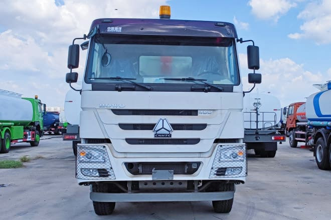 SINOTRUK Howo 8x4 Tipper Truck for Sale in Guinea - Sklápač: obrázok 2 SINOTRUK Howo 8x4 Tipper Truck for Sale in Guinea - Sklápač: obrázok 2