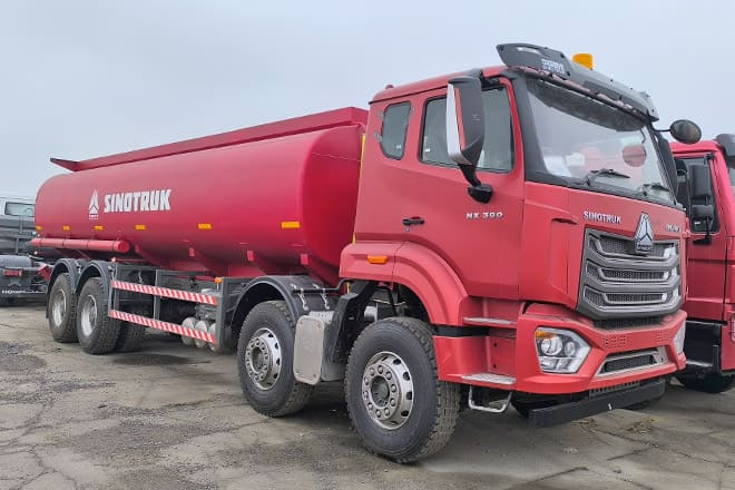 SINOTRUK Howo NX380 Diesel Tanker Truck for Sale in Tanzania - Cisternové vozidlo: obrázok 1 SINOTRUK Howo NX380 Diesel Tanker Truck for Sale in Tanzania - Cisternové vozidlo: obrázok 1