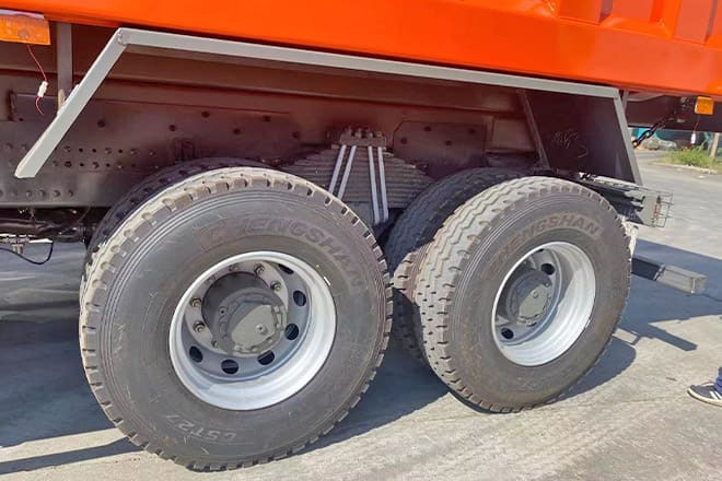 SINOTRUK Sinotruk Howo 336 6X4 Tipper for Sale in Ghana - Sklápač: obrázok 3 SINOTRUK Sinotruk Howo 336 6X4 Tipper for Sale in Ghana - Sklápač: obrázok 3