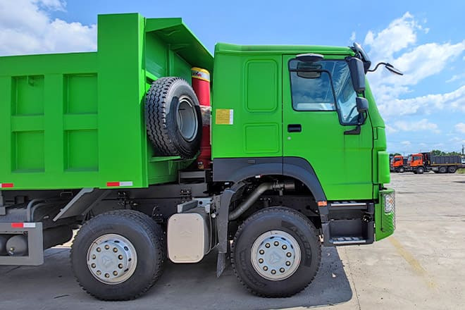 SINOTRUK Sinotruk Howo 8x4 Dump Truck for Sale Near Me in Ghana - Sklápač: obrázok 3 SINOTRUK Sinotruk Howo 8x4 Dump Truck for Sale Near Me in Ghana - Sklápač: obrázok 3