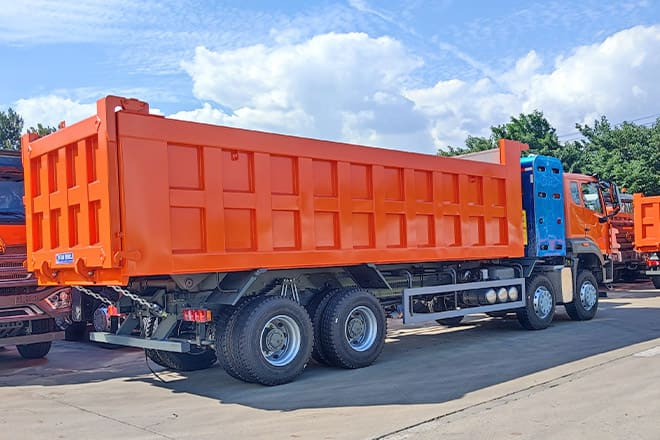 SINOTRUK Sinotruk Howo 8x4 Tipper Trucks for Sale in Ghana - Sklápač: obrázok 2 SINOTRUK Sinotruk Howo 8x4 Tipper Trucks for Sale in Ghana - Sklápač: obrázok 2