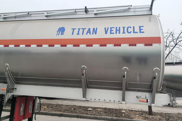 TITAN 3 Axle 42000liter Aluminum Tanker Trailer for Sale in Mali - Cisternový náves: obrázok 3 TITAN 3 Axle 42000liter Aluminum Tanker Trailer for Sale in Mali - Cisternový náves: obrázok 3