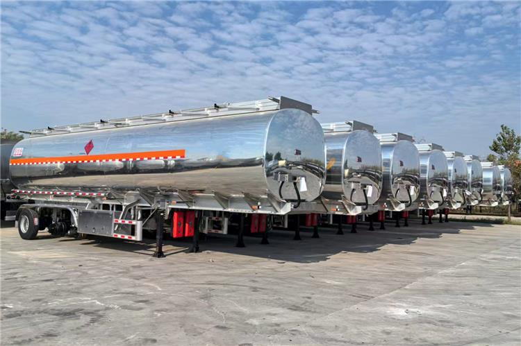 TITAN 3 Axle 45000 L Aluminum Tanker Trailer for Sale In Zimbabwe - Cisternový náves: obrázok 1 TITAN 3 Axle 45000 L Aluminum Tanker Trailer for Sale In Zimbabwe - Cisternový náves: obrázok 1