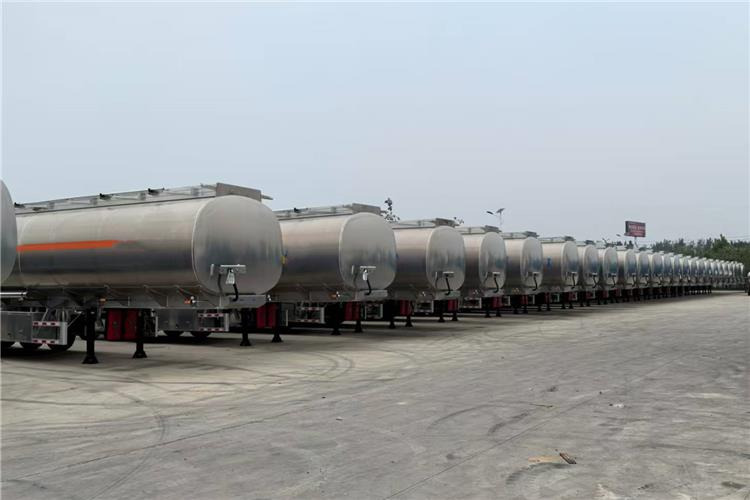 TITAN 3 Axle 45000 L Aluminum Tanker Trailer for Sale In Zimbabwe - Cisternový náves: obrázok 4 TITAN 3 Axle 45000 L Aluminum Tanker Trailer for Sale In Zimbabwe - Cisternový náves: obrázok 4