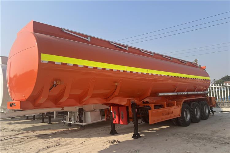 TITAN 45000 Liters Fuel Oil Diesel Tanker Trailer for Sale In Saudi Arabia - Cisternový náves: obrázok 1 TITAN 45000 Liters Fuel Oil Diesel Tanker Trailer for Sale In Saudi Arabia - Cisternový náves: obrázok 1