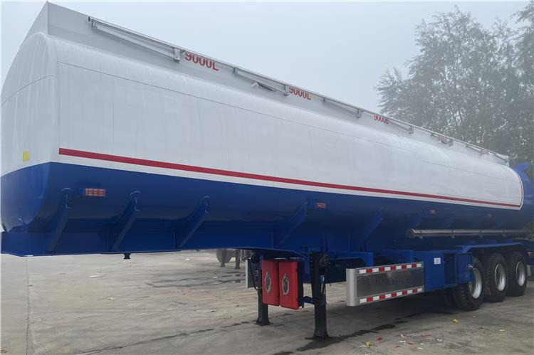 TITAN 45000 Liters Oil Tanker Trailer for Sale In Ghana - Cisternový náves: obrázok 3 TITAN 45000 Liters Oil Tanker Trailer for Sale In Ghana - Cisternový náves: obrázok 3