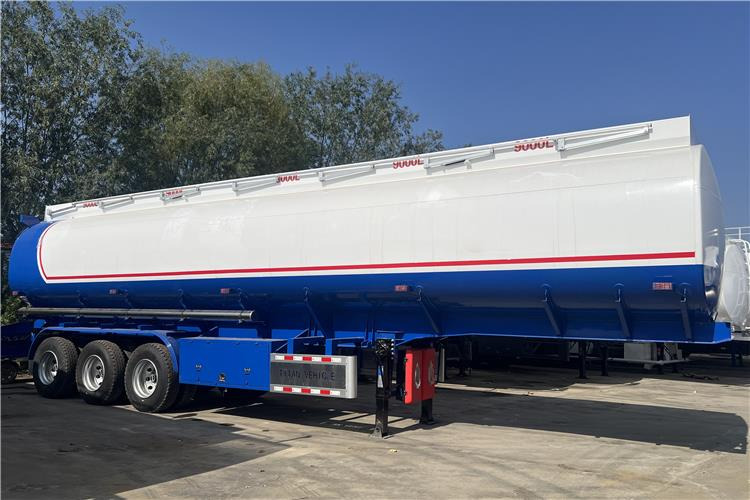 TITAN 45000 Liters Oil Tanker Trailer for Sale In Ghana - Cisternový náves: obrázok 1 TITAN 45000 Liters Oil Tanker Trailer for Sale In Ghana - Cisternový náves: obrázok 1