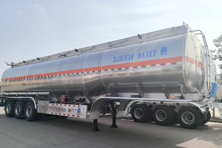 TITAN Aluminum Fuel Tanker Trailer for Sale in Saudi Arabia - Cisternový náves: obrázok 3 TITAN Aluminum Fuel Tanker Trailer for Sale in Saudi Arabia - Cisternový náves: obrázok 3