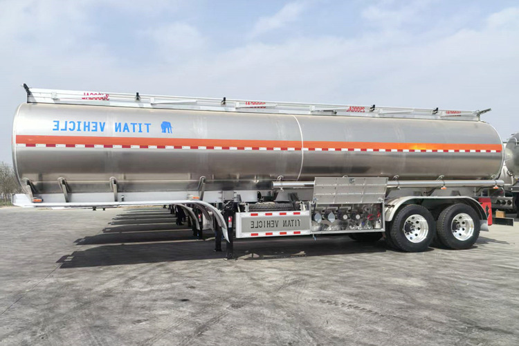 TITAN Aluminum Tanker Trailer for Sale in Malawi - Cisternový náves: obrázok 3 TITAN Aluminum Tanker Trailer for Sale in Malawi - Cisternový náves: obrázok 3