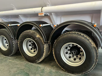 TITAN Semi Oil Tanker Trailer for Sale in Kazakhstan - Cisternový náves: obrázok 3 TITAN Semi Oil Tanker Trailer for Sale in Kazakhstan - Cisternový náves: obrázok 3