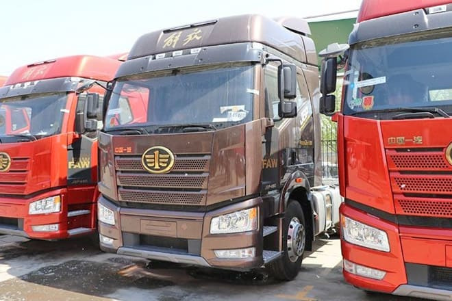 FAW Faw J6P 6X4 Tractor Head for Sale in Angola - Ťahač: obrázok 1 FAW Faw J6P 6X4 Tractor Head for Sale in Angola - Ťahač: obrázok 1