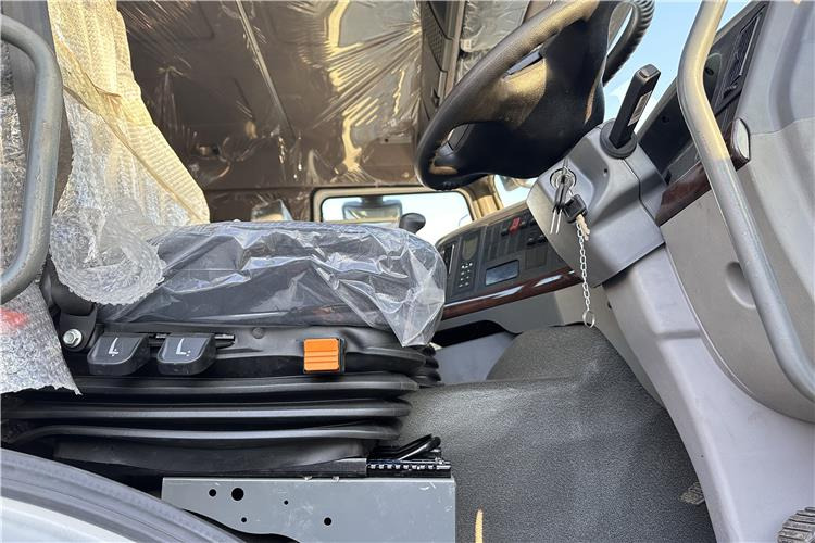 Ťahač Sinotruk Used Howo 380HP Truck Head with RHD for Sale In Tanzania: obrázok 6 Ťahač Sinotruk Used Howo 380HP Truck Head with RHD for Sale In Tanzania: obrázok 6