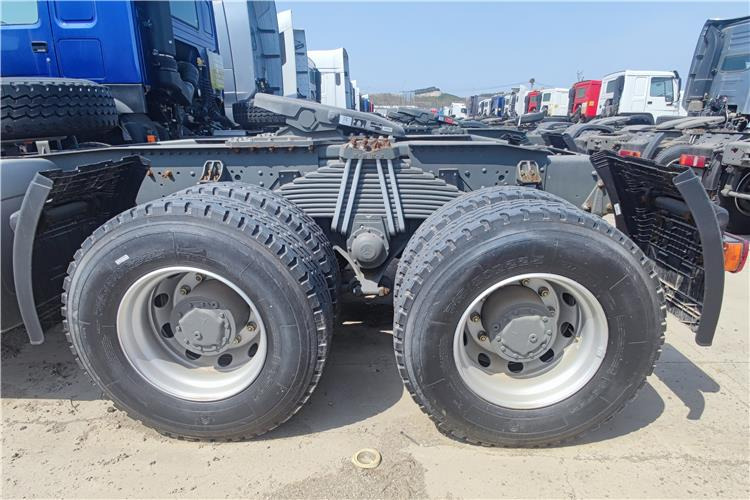 Sinotruk Used Howo 400hp 6x4 Truck Tractor for Sale In Nigeria - Ťahač: obrázok 4 Sinotruk Used Howo 400hp 6x4 Truck Tractor for Sale In Nigeria - Ťahač: obrázok 4
