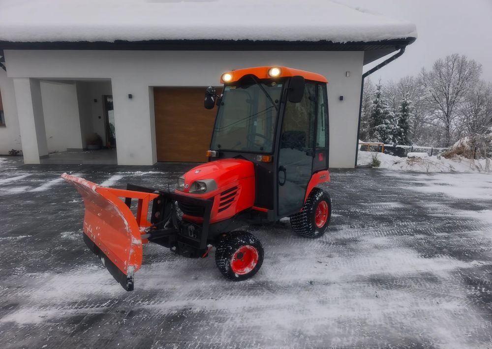 Kubota BX350 4x4 Traktorek komunalny kosiarka pług piaskarka pełen osprzęt - Komunálny traktor: obrázok 1 Kubota BX350 4x4 Traktorek komunalny kosiarka pług piaskarka pełen osprzęt - Komunálny traktor: obrázok 1