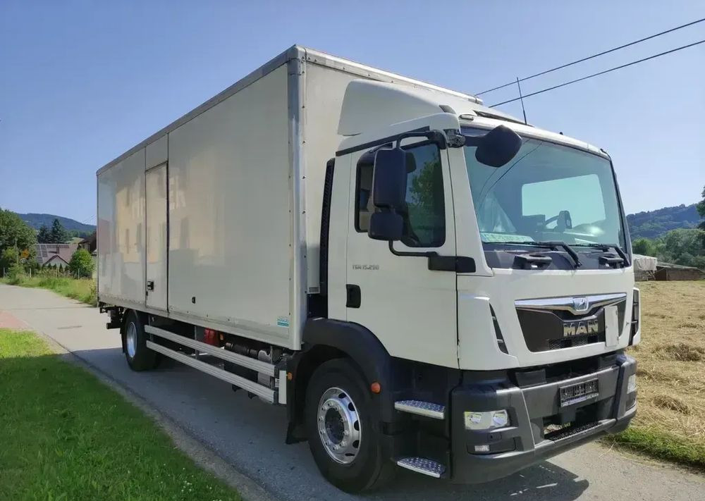 MAN TGM 15.290 kontener , winda - Skříňový nákladní auto: obrázok 1 MAN TGM 15.290 kontener , winda - Skříňový nákladní auto: obrázok 1