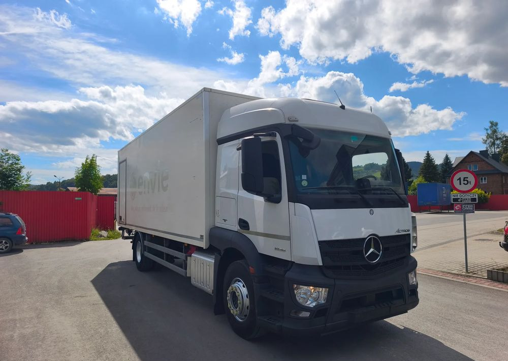 Mercedes-Benz ACTROS 18.360 kontener 18 p , winda - Skříňový nákladní auto: obrázok 1 Mercedes-Benz ACTROS 18.360 kontener 18 p , winda - Skříňový nákladní auto: obrázok 1