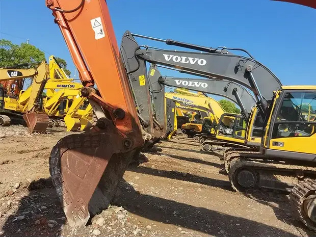 2022 Hitachi ZX240 - Pásové rýpadlo: obrázok 3 2022 Hitachi ZX240 - Pásové rýpadlo: obrázok 3