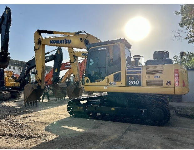 2022 Komatsu PC200-8 - Pásové rýpadlo: obrázok 1 2022 Komatsu PC200-8 - Pásové rýpadlo: obrázok 1
